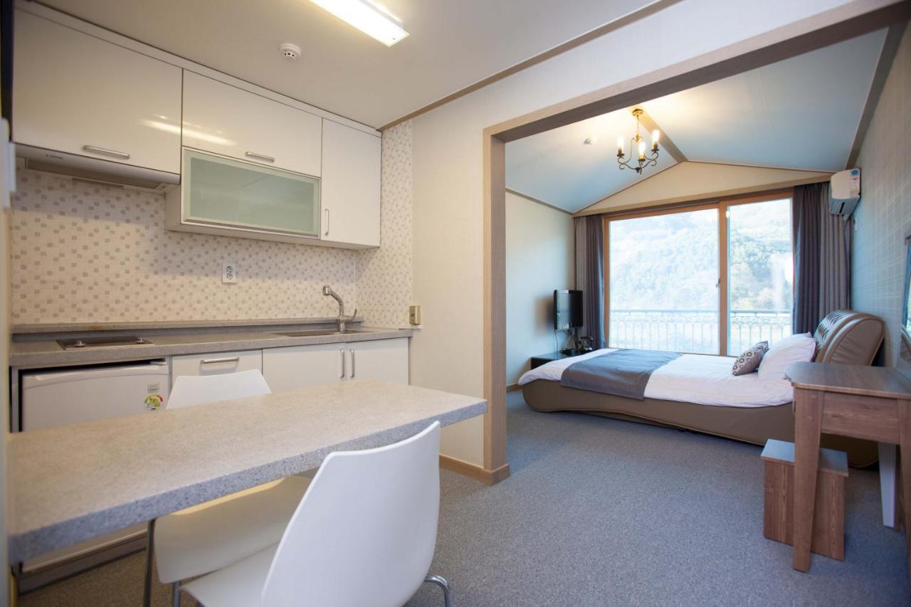 Cheongpyeong Family Hotel Капхён Экстерьер фото